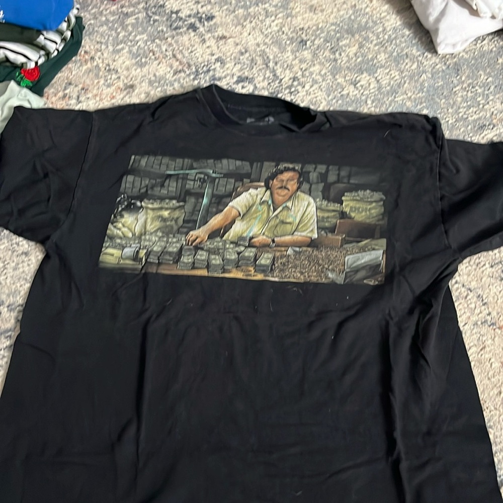 black t shirt